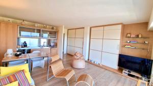 Una cocina o kitchenette en Studio Cap d'Antibes Vue Mer Exceptionnelle