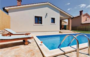 Bazén v ubytování Nice Home In Liznjan With Wifi nebo v jeho okolí + 25 fotografií