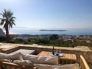 Foto dalla galleria di VILLA ROSSI Paros Luxury Apartments and Suites a Drios Altre 41 foto