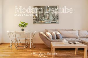 Posezení v ubytování Joyful 2BR Shared Apt Near Millenium Tower & Danube River