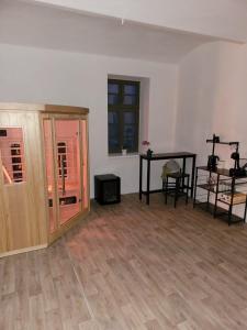 an empty room with a table and a wooden floor at Chateau Moravany - apartmány, teepee a wellness in Ronow an der Doubrava