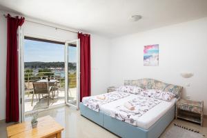 Galeriebild der Unterkunft Apartments Ivan mit Meerblick in Pomer