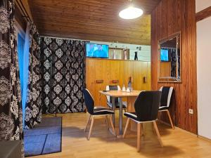 a dining room with a table and chairs at WiLDBADFERiEN DE in Bad Wildbad