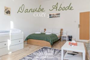 Postel nebo postele na pokoji v ubytování Convenient Shared Apartment - near Danube & Millenium Tower