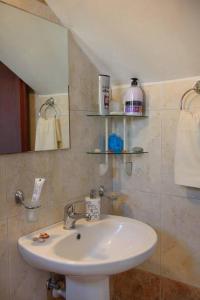 Ένα μπάνιο στο ΄΄Αdonis home''