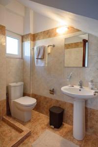 Ένα μπάνιο στο ΄΄Αdonis home'' +14 φωτογραφίες