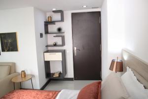 Postel nebo postele na pokoji v ubytování Loft moderno en El Poblado con vista y parqueadero Mio Lofts