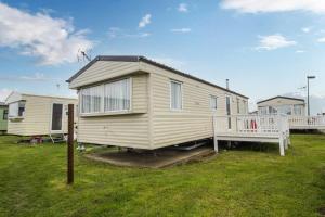 a mobile home in a yard with a porch at 3 Bed, 8 Berth Caravan For Hire At St Osyth Park Near Clacton-on-sea Ref 28039cw in Clacton-on-Sea