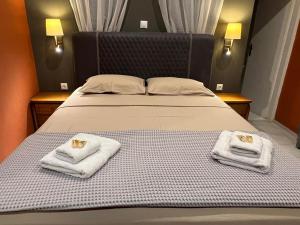 Giường trong phòng chung tại Anna Studios