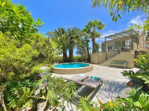 a backyard with a swimming pool and a house at Exclusiva Villa con Piscina Privada, Villa Juandana in San Juan de la Rambla