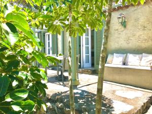Ogród w obiekcie Exclusiva Villa con Piscina Privada, Villa Juandana
