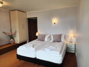 Postel nebo postele na pokoji v ubytování Kiljan Apartments & Rooms