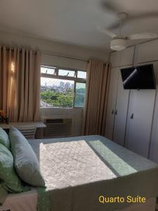 a bedroom with a large bed and a window at SUITE e QUARTOS -1 SUITE COM BANHEIRO PRIVATIVO - 2 QUARTOS DUPLOS COM BANHEIRO COMPARTILHADO in Recife