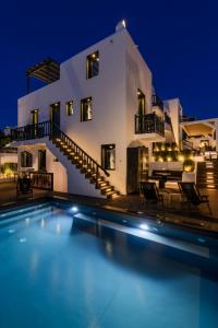 Bazén v ubytování She Mykonos Boutique Hotel nebo v jeho okolí