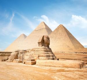 una vista sulle piramidi di Giza e sulla sfinge di Pyramids Home Guest House a Il Cairo