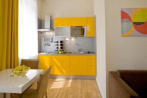 Kuchyň nebo kuchyňský kout v ubytování Mamaison Residence Sulekova Bratislava