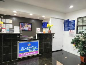 Vstupní hala nebo recepce v ubytování Express Inn Tomball + 29 fotografií