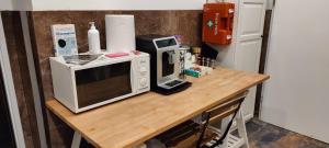 a table with a microwave and acomputer on it at XuBa ApartmentRooms I Wien Messe Prater I Küchenzeile in Vienna +22 photos