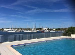 Πισίνα στο ή κοντά στο Appartement Vue Exceptionnelle sur la Mer, Piscine, Parking privé - Sur l'île des Pêcheurs