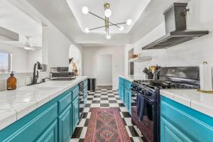 Dapur atau dapur kecil di The Maude House +27 gambar