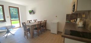 Kuchyň nebo kuchyňský kout v ubytování Apartmány Adieu