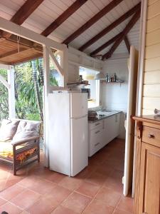 Η κουζίνα ή μικρή κουζίνα στο L'ESCALE TROPICALE +17 φωτογραφίες