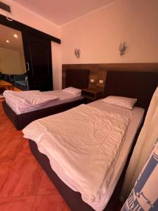 A bed or beds in a room at بورتو مارينا الساحل الشمالى