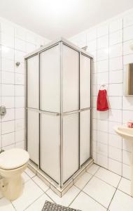 a bathroom with a shower with a toilet and a sink at Pe na Areia Ótimo Apto Vista Mar in Praia Grande +15 photos