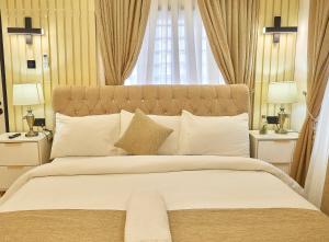 Morak homes - Smart luxury 4-bed with private swimming pool, PS5, snooker, mini gym in reserved secured estate 객실 침대
