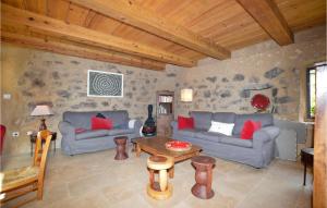 a living room with two couches and a table at Awesome Home In Ville-Di-Paraso in Ville-di-Paraso