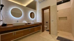 Koupelna v ubytování Private Pool Villa With Detached Suite