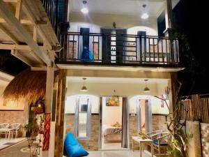 a home with a balcony and a living room at The Nau Home in Nusa Lembongan