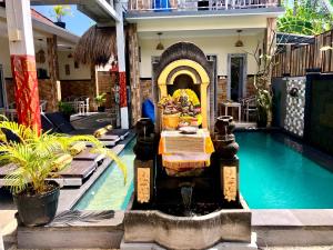 a water fountain in front of a house at The Nau Home in Nusa Lembongan