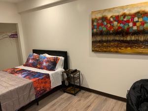 a bedroom with a bed and a painting on the wall at Hotel Gigi in San Diego