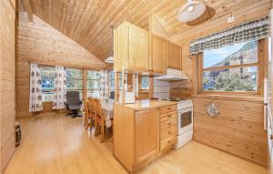 Kjøkken eller kjøkkenkrok på Amazing Home In Fjrland With 3 Bedrooms