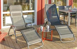 two chairs and a table on a patio at Cozy Home In Krems Iiwarderbrück in Göls
