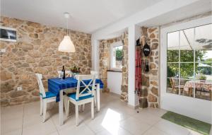 Część wypoczynkowa w obiekcie Pet Friendly Home In Brzac With Wifi