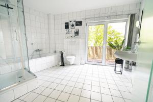 Koupelna v ubytování Penthouse-Suite near University + 11 fotografií