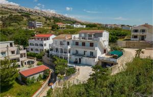 Beautiful Apartment In Pag With House Sea View с высоты птичьего полета