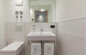 Ein Badezimmer in der Unterkunft Prora Solitaire Avida Loft 3
