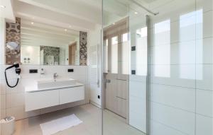 Ein Badezimmer in der Unterkunft Prora Solitaire Avida Loft 3