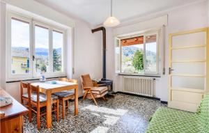 a dining room with a table and chairs and windows at 3 Bedroom Stunning Home In Rezzoaglio in Rezzoaglio