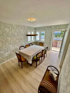 a dining room with a white table and chairs at RelaxStay - Balkon - Smart-TV - WIFI in Dielheim
