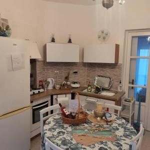 A kitchen or kitchenette at Seafront Aegean Νest