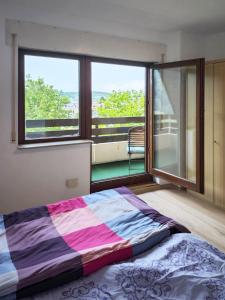 Postel nebo postele na pokoji v ubytování Apartment with panoramic views in the black forest + 10 fotografií