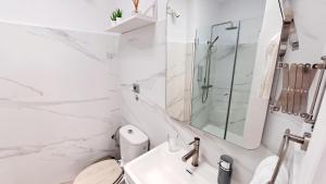Ein Badezimmer in der Unterkunft La Casita del Arco Ático
