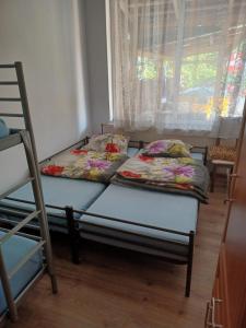 two twin beds in a room with a window at Dom z Sauną i Jacuzzi dla dwóch rodzin Siłownia Kajaki in Gołdap