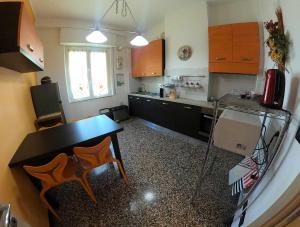 A kitchen or kitchenette at Apartment Gentile a 200 metri dal mare