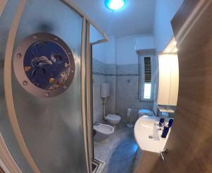 A bathroom at Apartment Gentile a 200 metri dal mare