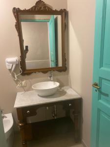 A bathroom at Corte Boero Bed&Breakfast